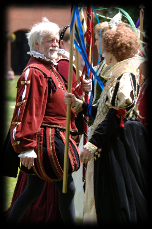 Elizabethan court dancers
